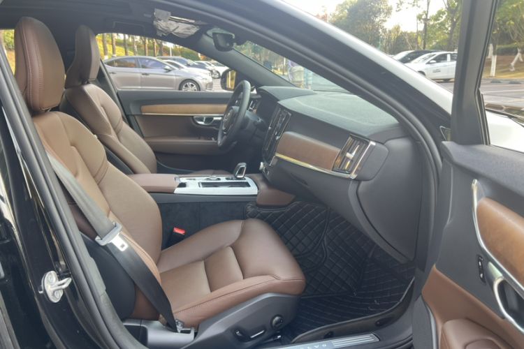 Used Volvo S90 New Energy 2025 Plug-in Hybrid Four-Wheel Drive Long-Range Zhiyi Luxury Edition