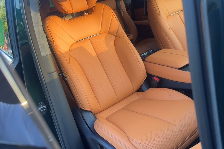 Used Geely Galaxy LEVC L380 2024 140-Degree 6-Seater All-Wheel-Drive Ultra