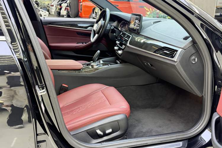 Used BMW 5 Series 2022 Second Facelift 525Li M Sport Package