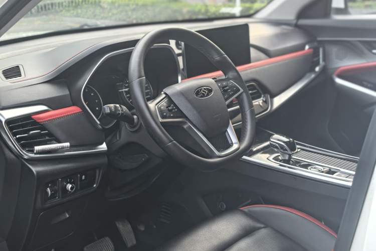 Used SOL X8 2021 300T DCT Luxury Smart Connect Edition 6 Seats
