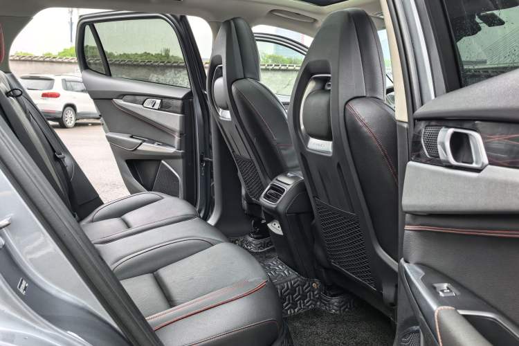 Used Lynk & Co 01 2019 2.0T Two-Wheel Drive Zhaopu Version China VI Standard Interior 4