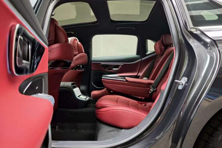 Used Mercedes-Benz E-Class New Energy 2024 E 350 e L Plug-in Hybrid Sports Sedan
