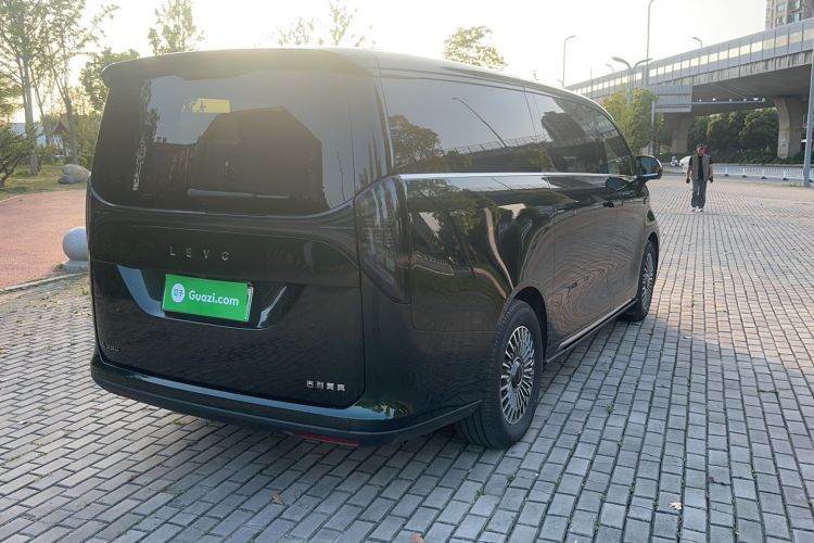 Used Geely Galaxy LEVC L380 2024 140-Degree 6-Seater All-Wheel-Drive Ultra