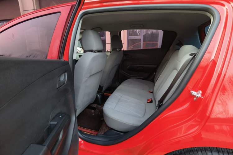 Used Chevrolet Aveo Sonic 2014 Hatchback 1.4SL AT Fashion Edition
