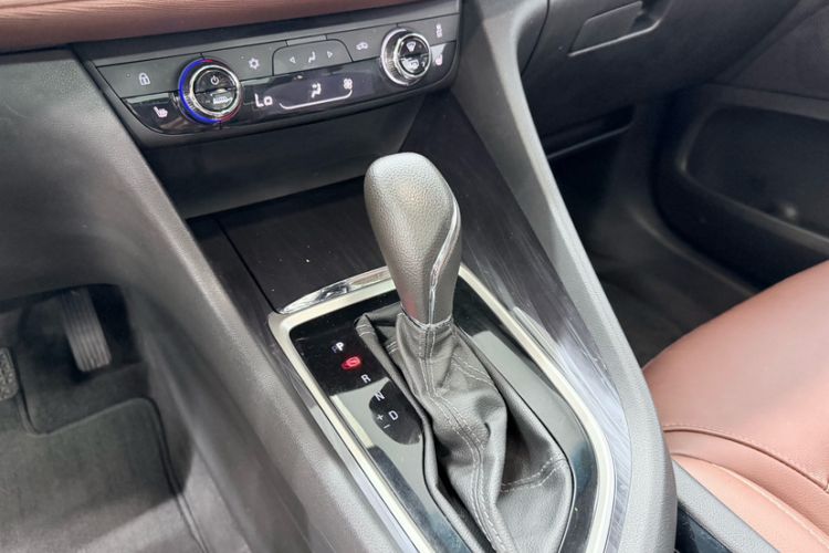 Used Buick GL6 2019 18T 6-Seater Connected Luxury Version China VI Standard