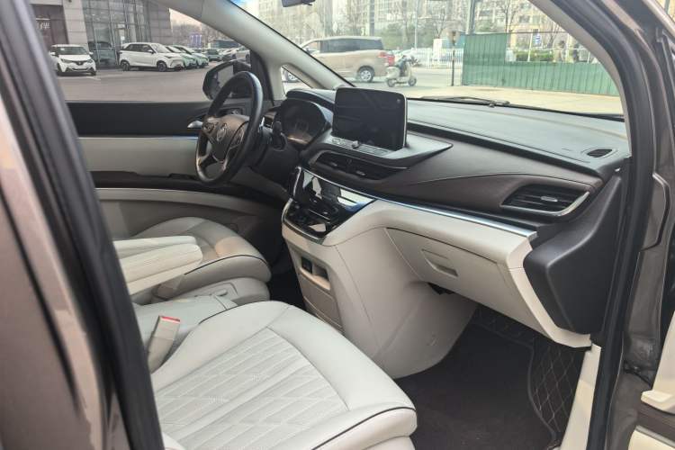 Used Buick GL8 2023 Land Executive Class Deluxe Model