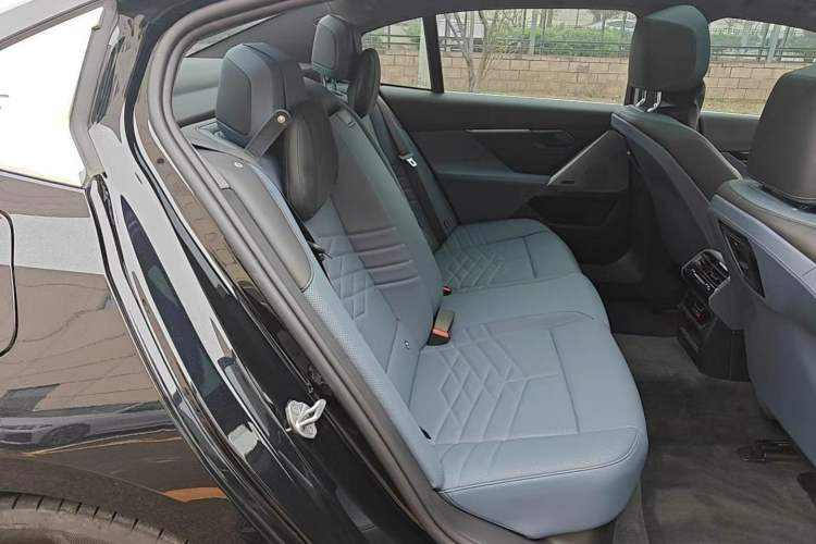 Used BMW i5 2024 eDrive 35L Luxury Model with M Sport Package