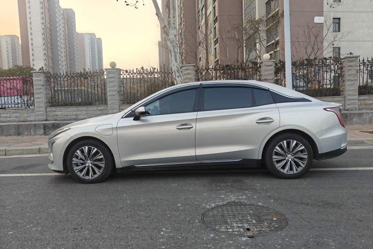 Used Hongqi E-QM5 2022 431 km Charge & Enjoy Edition