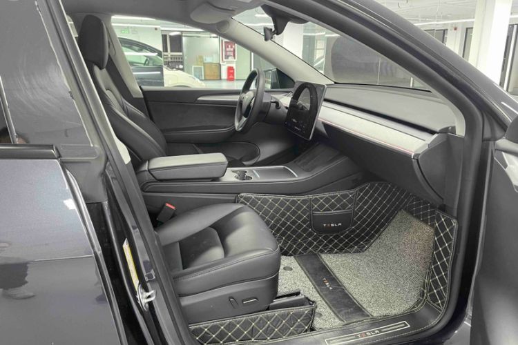 Used Tesla Model Y 2024 Rear-Wheel-Drive Version
