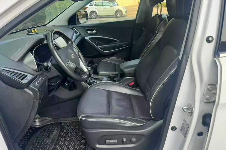 Used Hyundai Santa Fe 2017 2.4L Automatic Two-Wheel Drive Smart Version 5 Seats