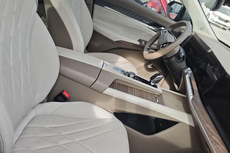 Used Roewe RX9 2023 2.0T Two-Wheel Drive Enjoyment Version