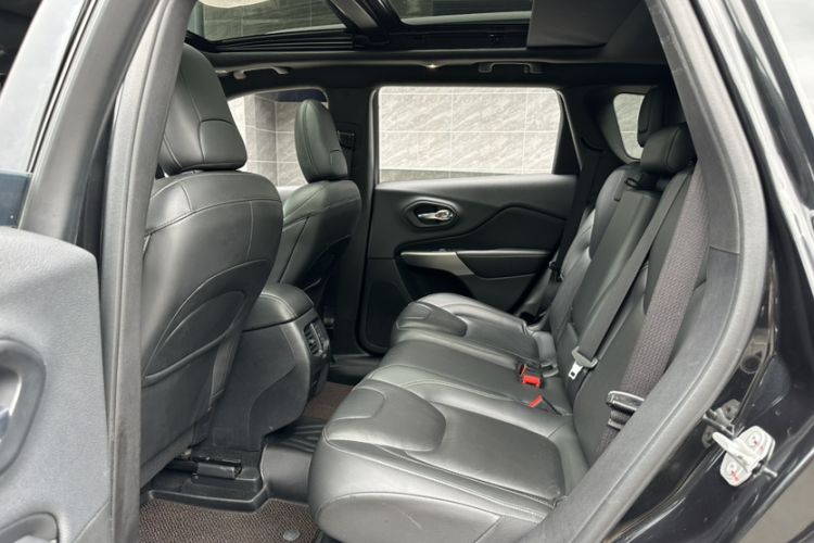 Used Jeep Cherokee 2021 2.0T Four-Wheel Drive 80th Anniversary Edition
