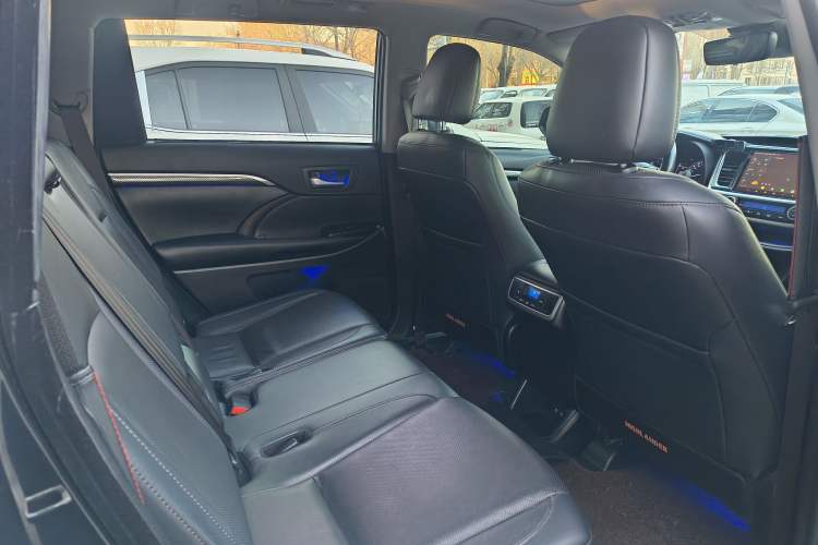 Used Toyota Highlander 2018 2.0T Four-Wheel Drive Prestige Version 7 Seats China VI Standard
