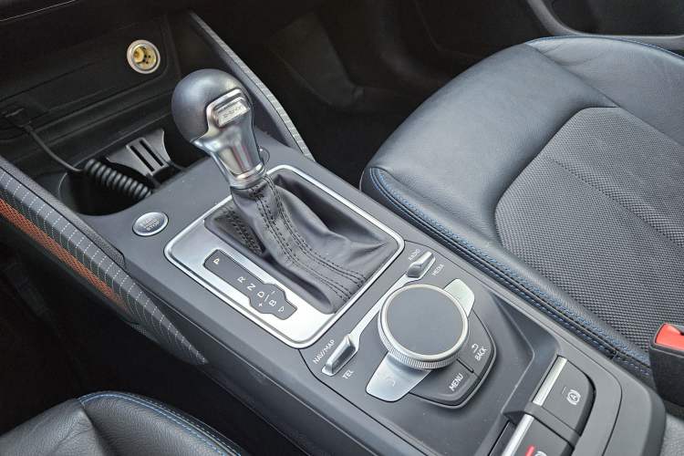 Used Audi Q2L e-tron 2019 Q2L e-tron Pure Electric Smart Enjoyment Model Gear Lever