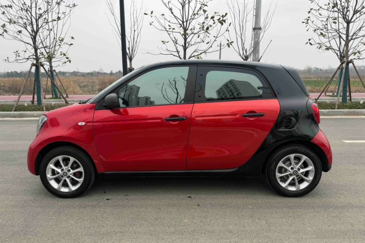 Used smart forfour 2016 1.0L 52 kW Dynamic Edition
