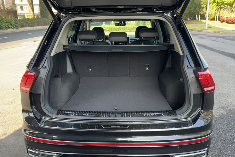 Used Volkswagen Tiguan L 2024 Outstanding Model 330TSI Automatic Two-Wheel Drive R-Line Dragon Glory Edition Trunk