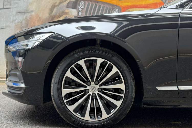 Used Volvo S90 2025 B5 Zhiyi Luxury Edition Exterior 3