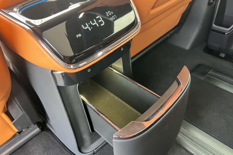 Used Geely Galaxy LEVC L380 2024 140-Degree 6-Seater All-Wheel-Drive Ultra Interior 6