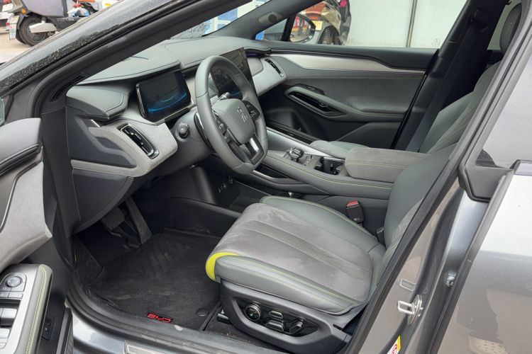 Used BYD Song L EV 2025 Intelligent Driving Version 602 km Range LiDAR-equipped All-Wheel-Drive Type Interior 1