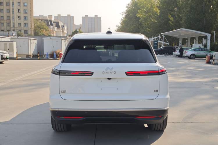 Used ONVO Luxeed L90 2025 Model—Pro Six-Seater Version