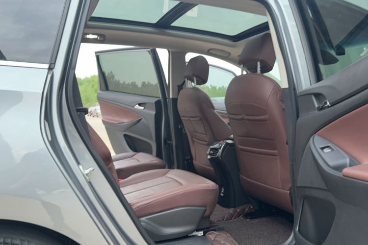 Used Buick GL6 2019 18T 6-Seater Connected Luxury Version China VI Standard Interior 4