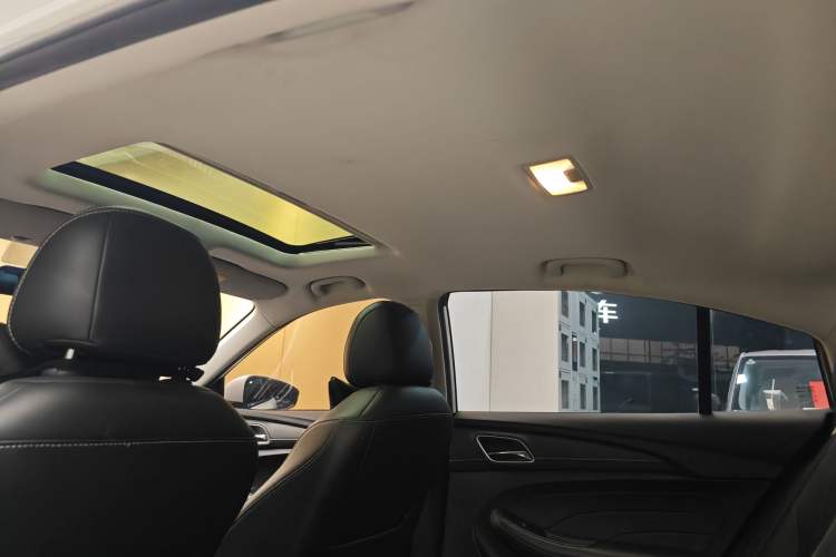 Used Roewe i5 2020 1.5L Automatic 4G Connect Luxury Flagship Edition Headliner