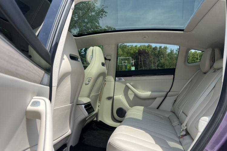 Used Hima Luxeed R7 2025 Range-Extended Version 251 km Max Interior 1