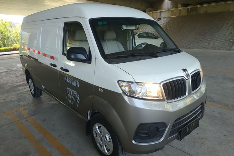 Used Jinbei New Hiace X30L 2022 1.5L Super Enjoyment Edition Air-Conditioning-Free Van China VI Standard SWC15M