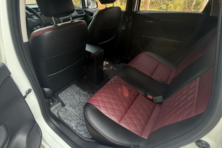 Used Honda Fit 2018 1.5L CVT Comfort Sunroof Version Interior 3