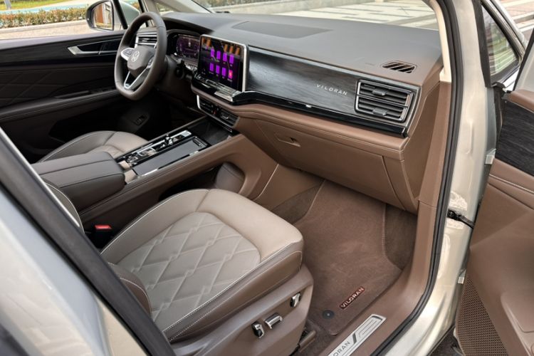 Used Volkswagen Viloran 2024 380TSI Premium Edition
