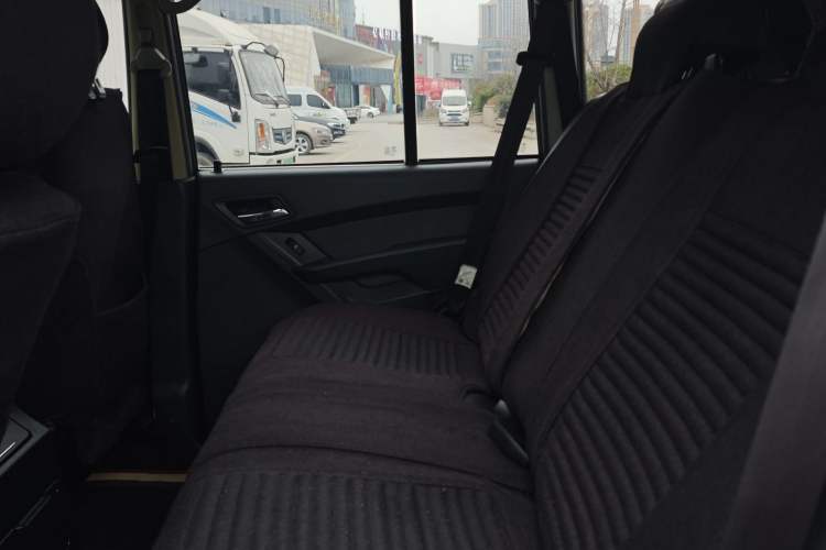 Used Leopaard Q6 2015 2.4L Manual 4x4 Excellence Edition
