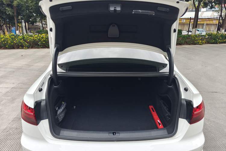 Used Audi A4L 2020 40 TFSI Luxury Dynamic Model
