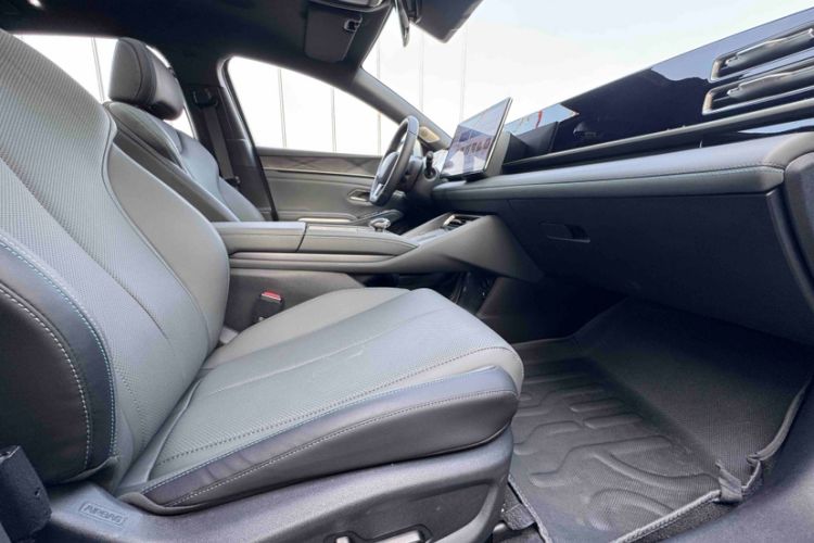 Used BYD Qin L 2025 DM-i Smart Drive 120KM Superior Model Right Front Seat