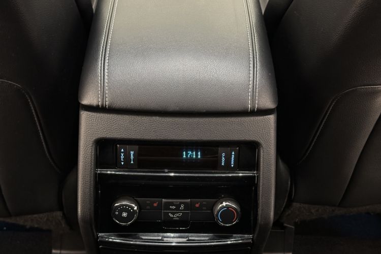 Used Ford Edge 2015 2.0T GTDi Four-Wheel Drive Prestige Model
