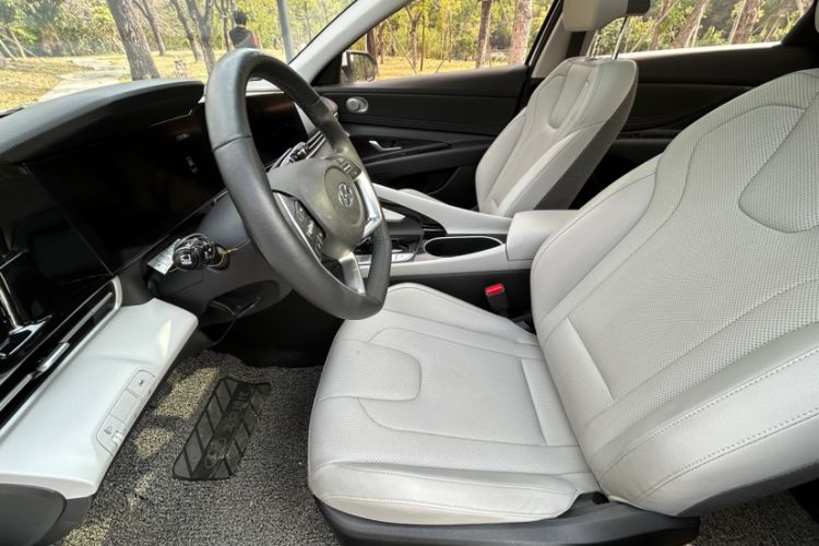 Used Hyundai Elantra 2021 1.5L CVT LUX Prestige Edition