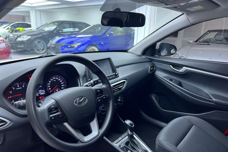 Used Hyundai Celesta 2017 1.6L Automatic Enjoyment Version GLS Interior 6