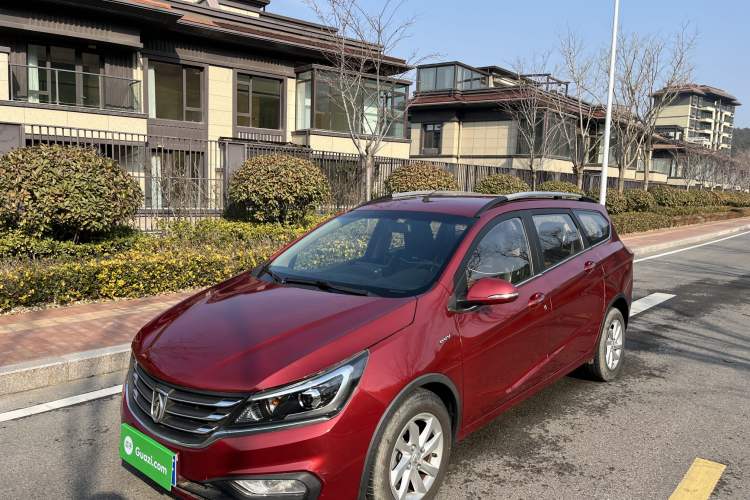 Used Baojun 310W 2017 1.5L Manual Fashion Model China V
