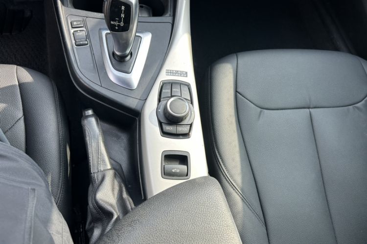 Used BMW 2 Series 2015 218i Convertible Coupe Interior 8