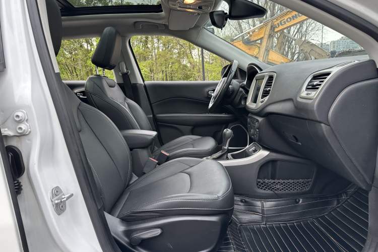 Used Jeep Compass 2017 200T Automatic Family Edition Interior 2