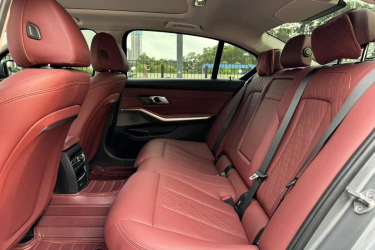 Used BMW i3 2022 eDrive 35 L Interior 4