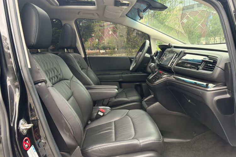 Used Honda Elysion 2019 2.0L Hybrid Luxury Edition Right Front Seat