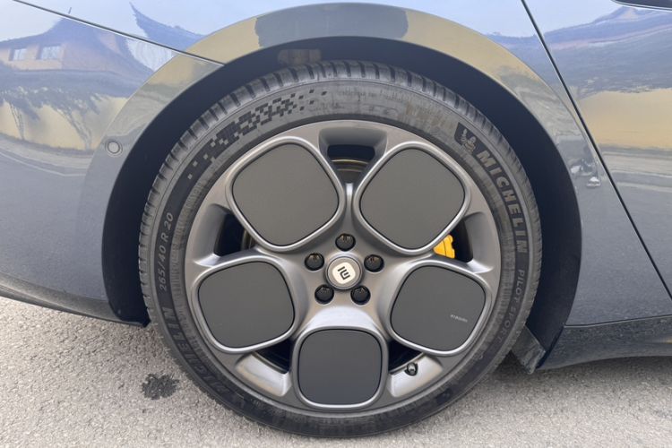 Used Xiaomi Auto SU7 2024 Four-Wheel Drive Ultra-Long Range Advanced Intelligent Driving Max Edition