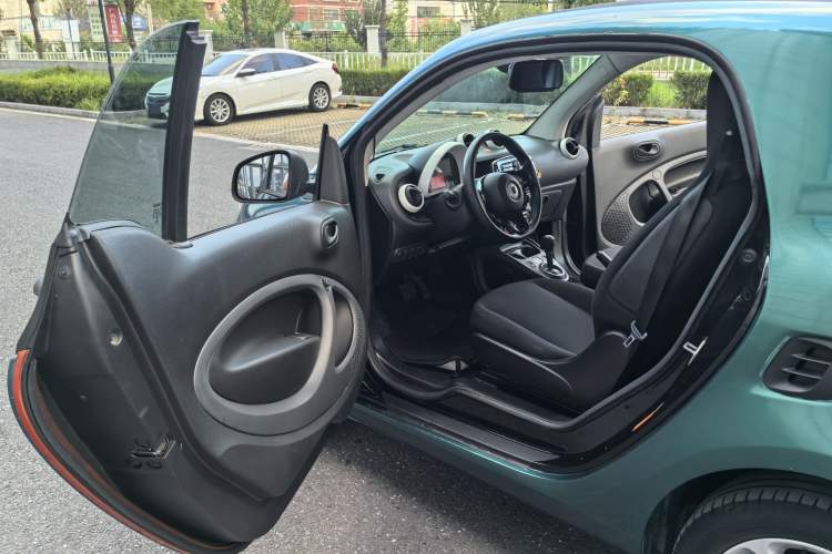 Used smart fortwo 2015 1.0L 52 kW hardtop Dynamic version