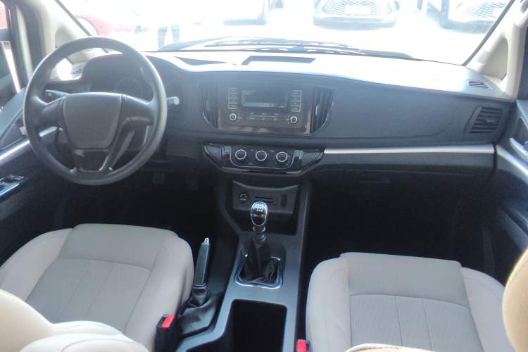 Used FORTHING Lingzhi 2022 M5L 2.0L Utility Model 7 Seats
