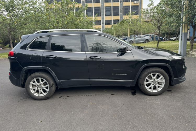 Used Jeep Cherokee 2017 2.0L Superior Edition