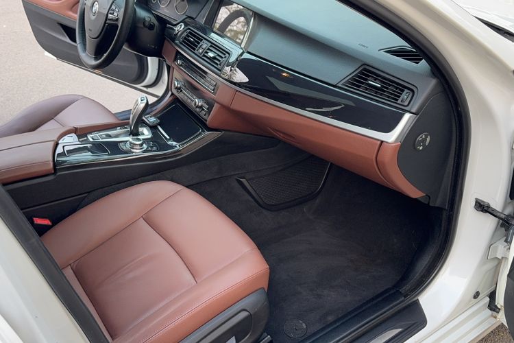 Used BMW 5 Series 2014 520Li Elegant Model
