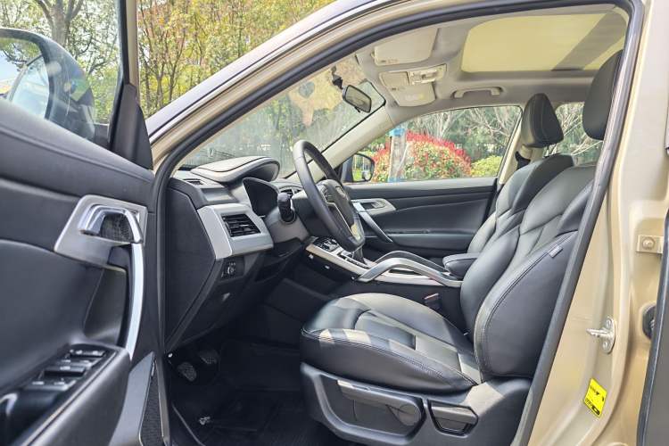 Used Geely Auto Emgrand X7 Sport 2016 2.0L Manual Smart Connect Version Left Front Seat