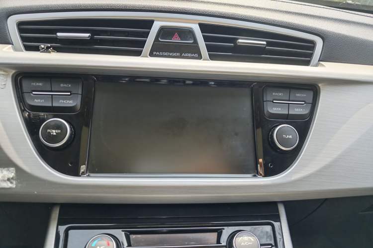 Used Geely Auto Emgrand X7 Sport 2016 2.0L Manual Smart Connect Version Audio And AC Panel