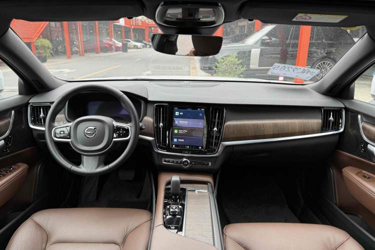 Used Volvo V90 2024 Cross Country B5 AWD Smart Range Edition