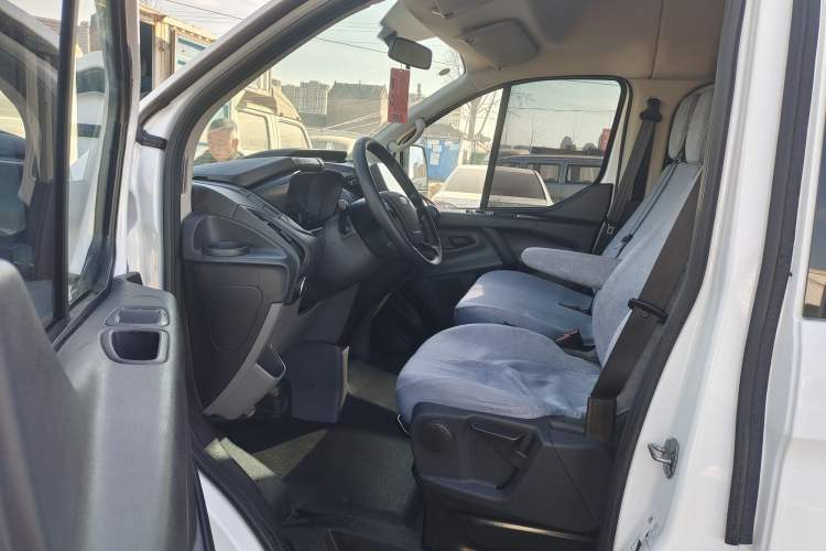 Used Ford Transit 2019 2.0T Diesel Multi-Purpose Commercial Vehicle Mid-Drive Mid-Roof 6-Seater China VI Standard